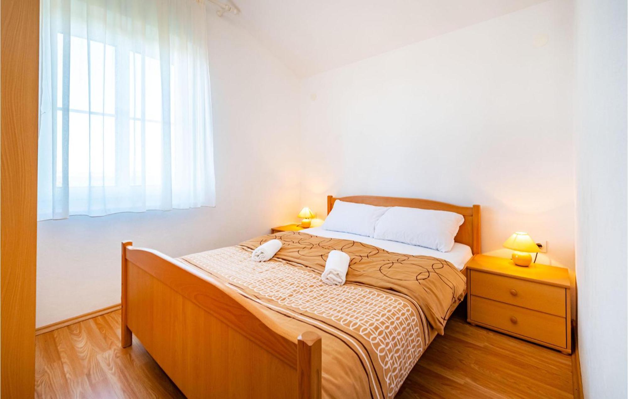 2 Bedroom Amazing Apartment In Neviđane Exterior foto