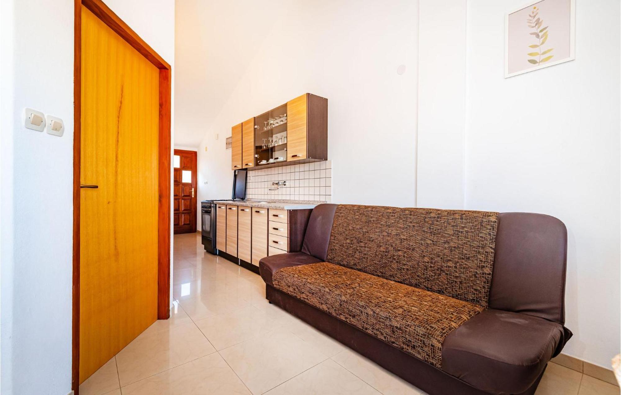 2 Bedroom Amazing Apartment In Neviđane Exterior foto