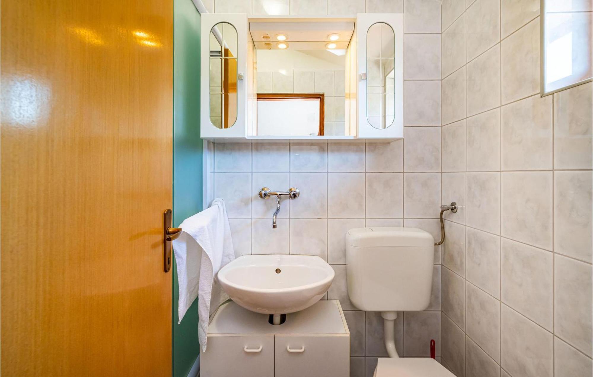 2 Bedroom Amazing Apartment In Neviđane Exterior foto