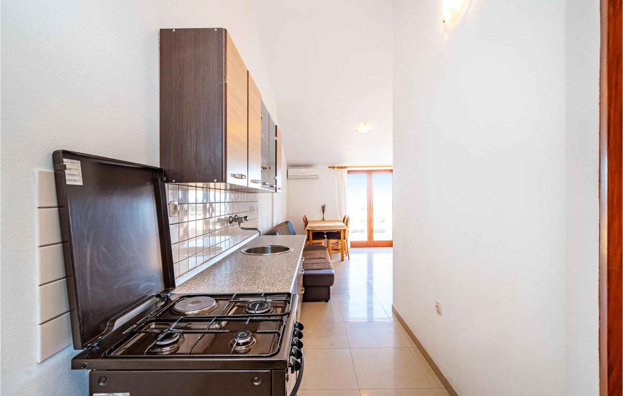 2 Bedroom Amazing Apartment In Neviđane Exterior foto