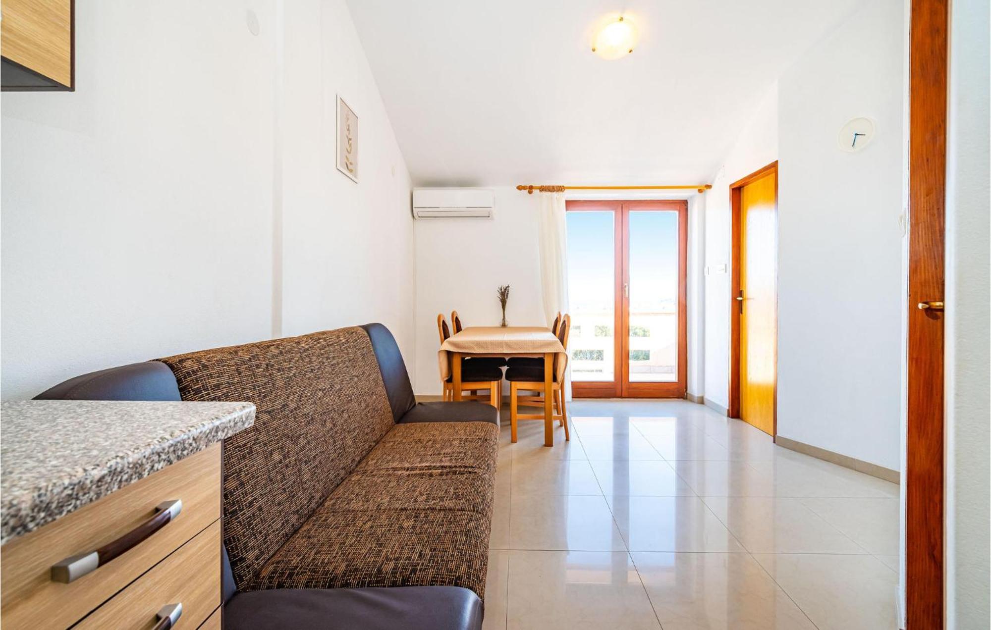 2 Bedroom Amazing Apartment In Neviđane Exterior foto