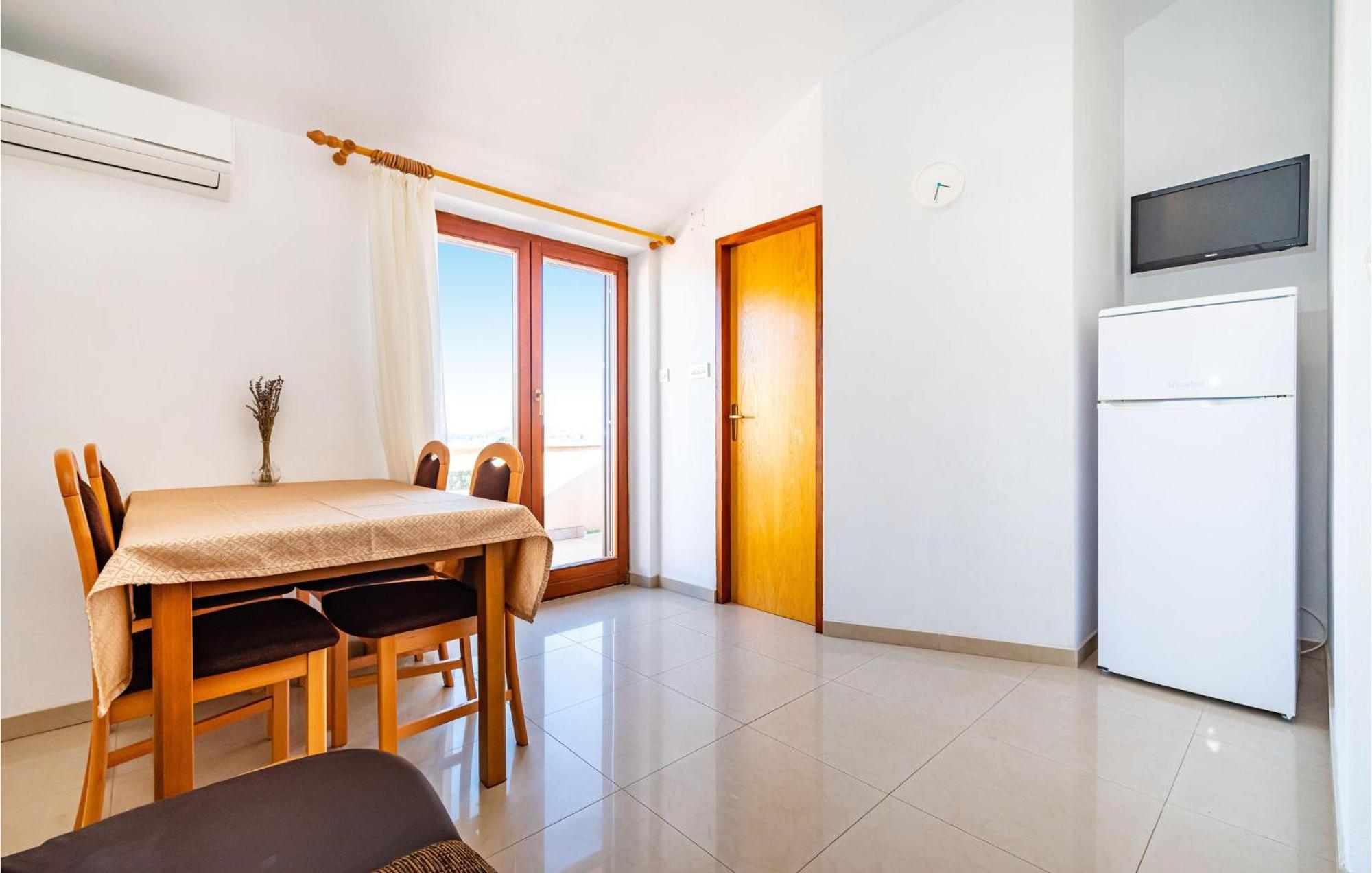 2 Bedroom Amazing Apartment In Neviđane Exterior foto